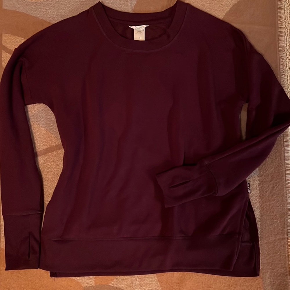 Jockey Wine colored long sleeve w side slits hem & thumb holes, S